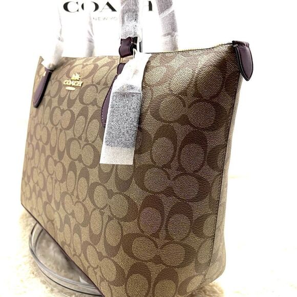 🔥🎁NWT! Coach Gallery Tote Handbag Khaki/Deep Berry Msrp:$378.00 - Picture 7 of 9